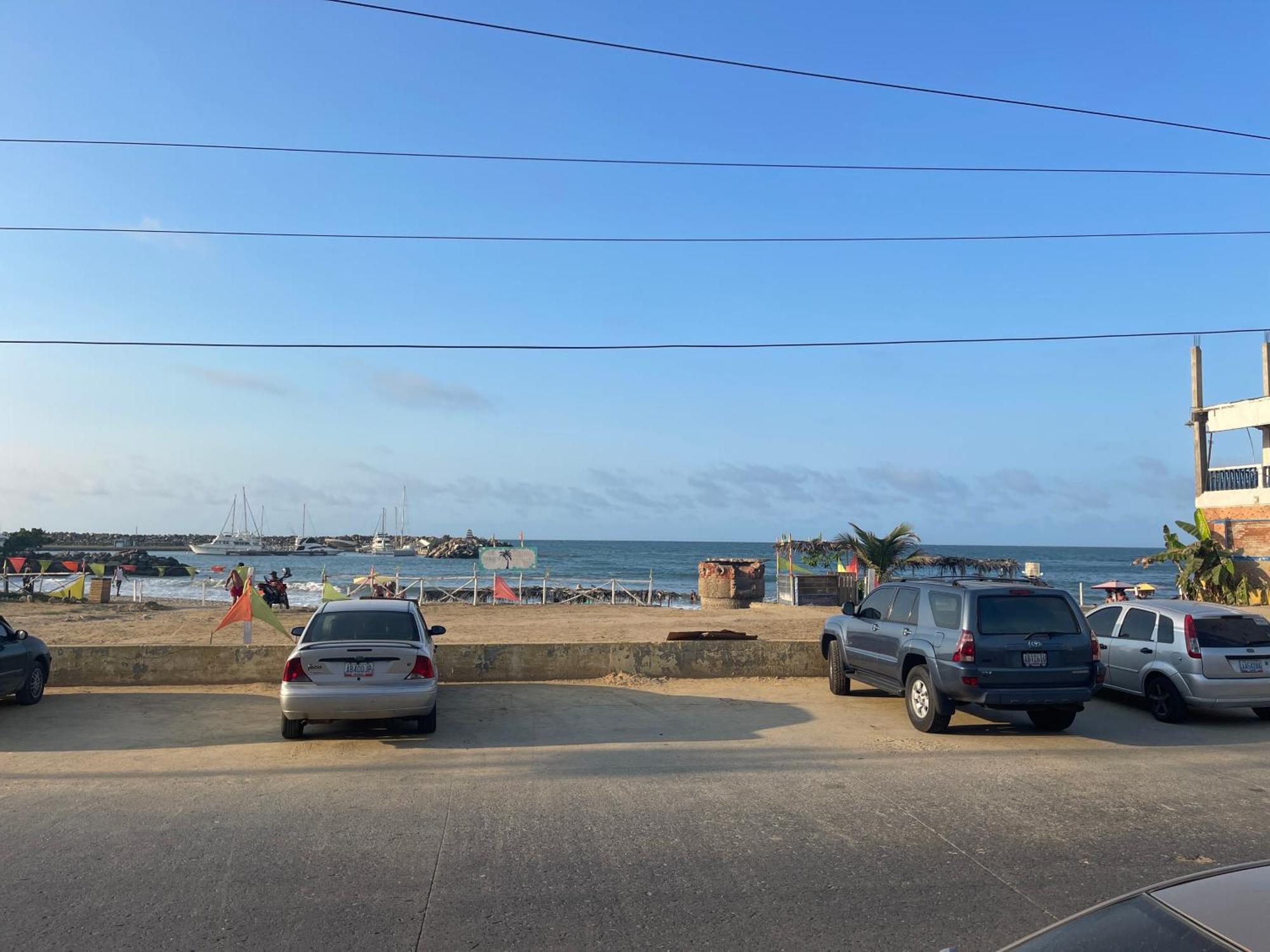 Hotel Brisas Del Mar 2022 Catia La Mar Екстер'єр фото